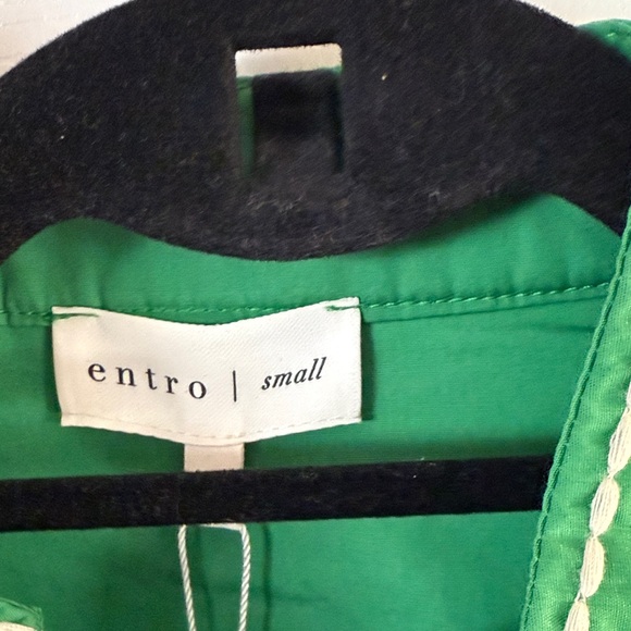 Green Puff Sleeve Blouse with White Embroidery - Picture 2 of 6